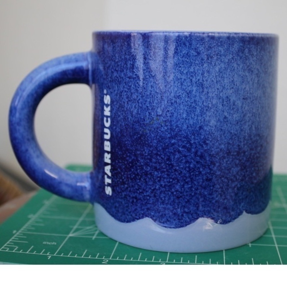 Starbucks‎ 2022 Blue Scalloped Wave Mottled Ceramic Coffee Mug 14oz BZ B22